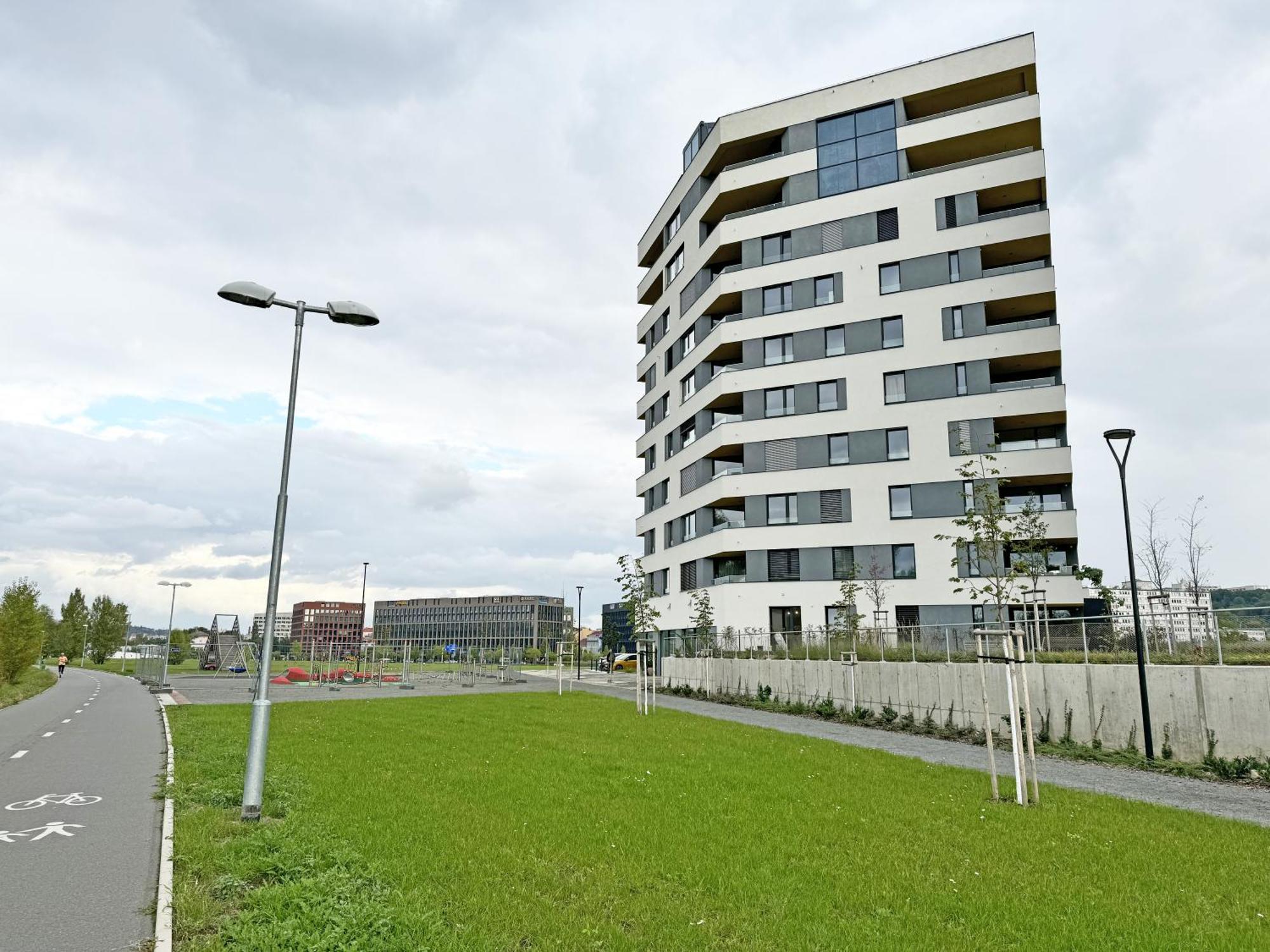 New Studio, King Bed, Free Parking, Terrace Praga