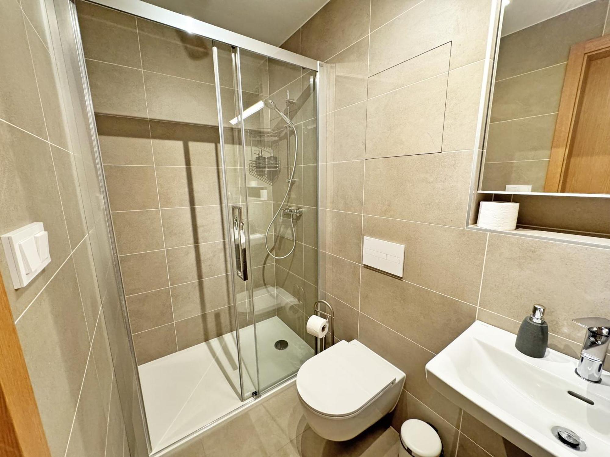 Apartament New Studio, King Bed, Free Parking, Terrace *